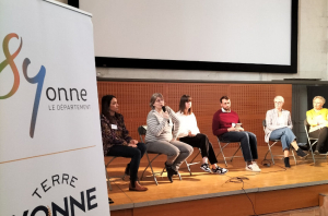 « Tous les acteurs institutionnels de l’Yonne concernés par la délicate problématique des violences conjugales se sont réunis à l’abbaye Saint-Germain pour échanger et apporter des réflexions concrètes à cet épineux sujet de société. Le tout illustré par des scénettes théâtrales de la compagnie « La Belle Histoire »… ».