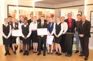 « Cinq candidats sur la grille du départ et in fine une seule médaille d’or départementale, couplée de la médaille d’or régionale, pour le jeune Théo TATON, apprenant au « Maison Fort » à Auxerre qui se qualifie avec brillance pour le MAF national catégorie service des arts de la table à La Baule… ».