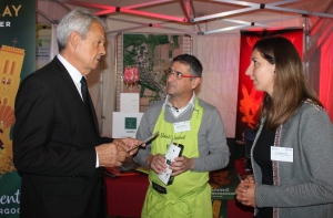 « Le Club des Partenaires, présidé par La Poste, et le Conseil départemental de l’Yonne ont été obligés au vu des derniers développements de la crise sanitaire de décaler pour la seconde fois le salon des collectivités…Le président Patrick GENDRAUD (CD 89) devra encore patienter avant de visiter les stands ».