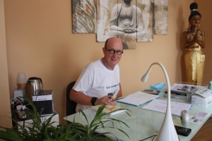 « S’offrir un instant de plénitude et de bien-être aux vertus salvatrices est le credo du professionnel Eric GAILLARD. Ce dernier officie depuis le 01er février à Auxerre et accueille une clientèle très disparate en quête de paix intérieure. Particularisme : la pratique de l’hypno-massage pour vivre une extraordinaire expérience… ».