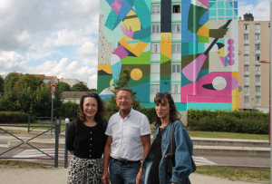 « La fresque géante du quartier des Mignottes est visible de très loin ! Son financement de 50 000 euros a été partagé entre le bailleur social, DOMANYS, et la Région Bourgogne Franche-Comté à hauteur de 50 % ».
