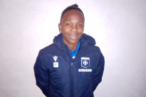 « Footballeuse internationale ivoirienne, Binta DIAKITE évolue au poste de milieu de terrain au sein de l’équipe féminine fruit de l’entente entre le Stade Auxerrois et l’AJ Auxerre qui s’est vue décerner le « Label Or » de la FFF. Elle en est la capitaine. Ce label est synonyme de grande fierté…».